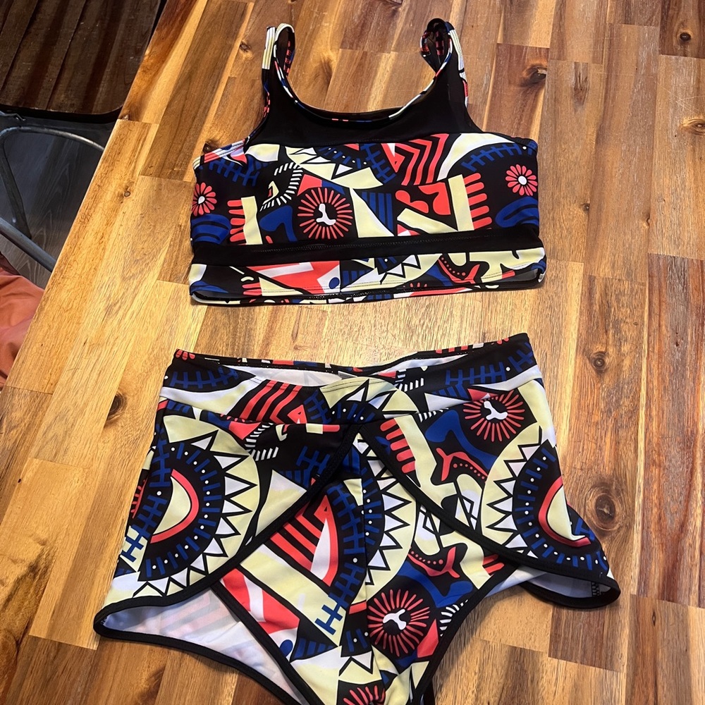 Bikini - Picture 2 of 4